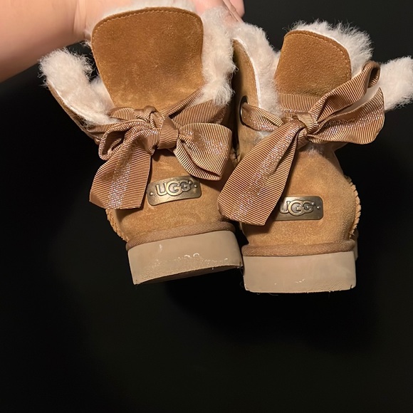 Mini Custom Bailey Bow Uggs - Picture 3 of 4